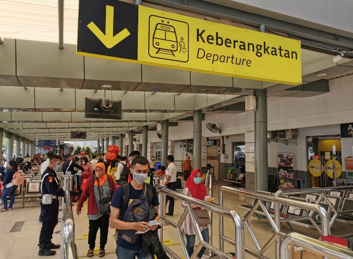 550 Penumpang Rapid Test Antigen Di Stasiun Pasar Senen 5 Positif