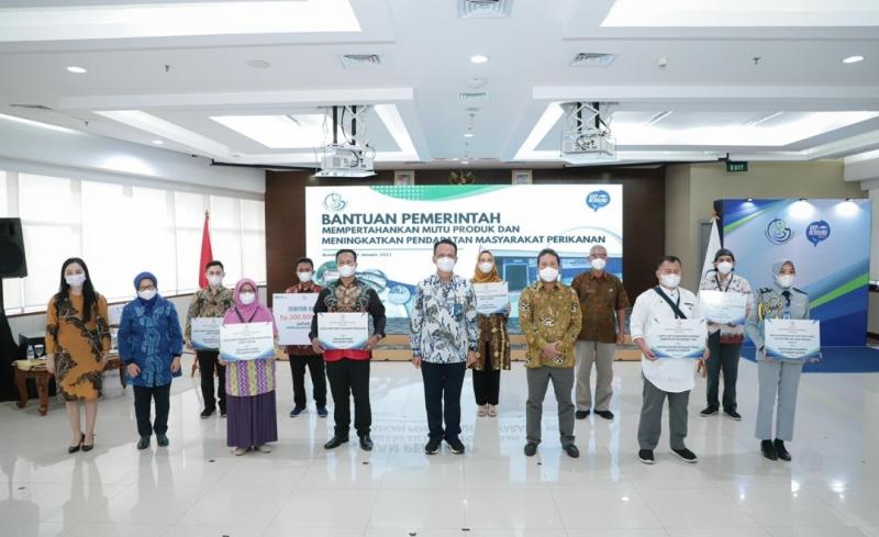 Pemerintah pusat secara virtual menyerahkan bantuan untuk sejumlah Usaha Mikro, Kecil, Menengah (UMKM) dari beberapa wilayah seperti Jakarta, Sukabumi, Subang, Pasuruan, Bondowoso, dan Sampang pada Jumat (29/01/2021).