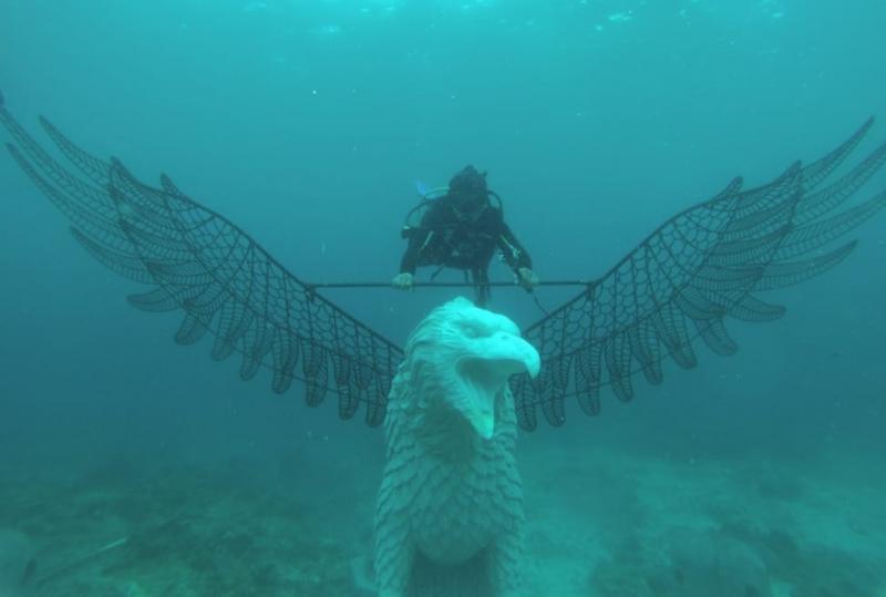 Wisata bawah air di perairan Lombok, NTB.