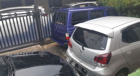 Lagi Viral Tetangga Cekcok Gegara Punya 3 Mobil Parkir Di Depan Rumah Hingga Diusir Satpam Komplek