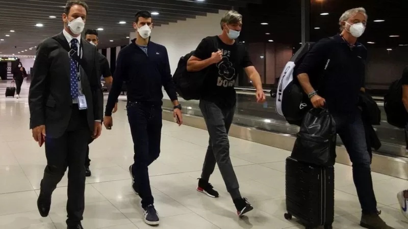 Novak Djokovic meninggalkan Melbourne, Australia, Minggu (16/01/22) malam setelah resmi dideportasi.