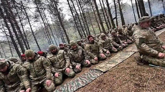 Tentara Rusia Sholat Berjamaah Di Hutan Sebelum Gempur Ukraina Takbir