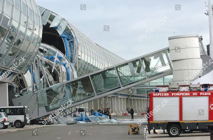 Ketika Bandara Paris Ambruk Usai Diresmikan, 4 Orang Tewas