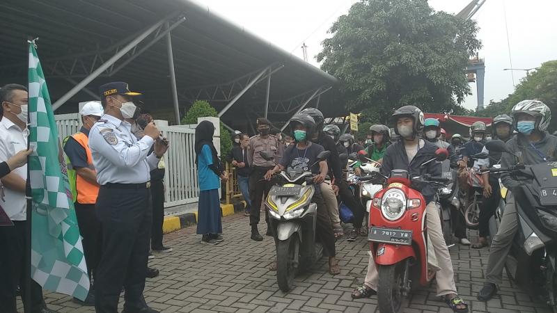 Kapal Pelni Km Ciremai Angkut Ribuan Pemudik Motor Gratis Tiba Di Terminal Penumpang Pelabuhan 4992