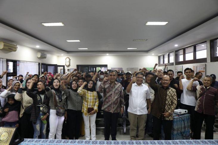 Para pelaku UMKM di Cibaduyut, Bandung menyatakan siap mendukung calon presiden dari Partai Gerindra Prabowo Subianto. 