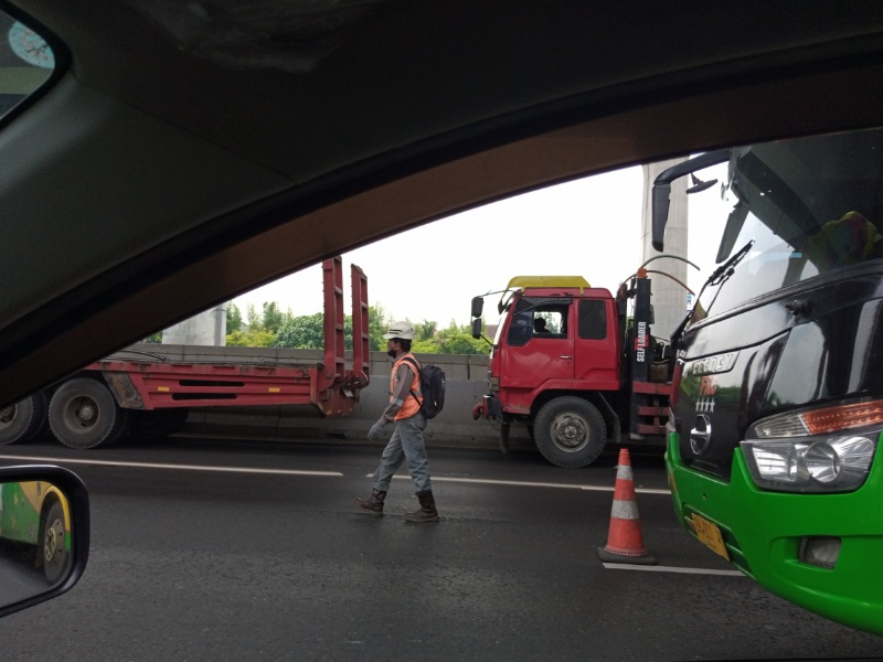 Harap Sabar! Tol Jakarta-Cikampek Ada Pekerjaan Perawatan Di KM 10-11