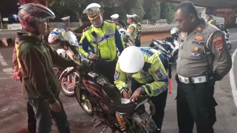 Hari pertama gelar Operasi Patuh Lodaya 2023, Polres Sukabumi Kota menilang 136 pengendara kendaraan bermotor yang melintas di wilayah hukum Polres Sukabumi. (Ist)