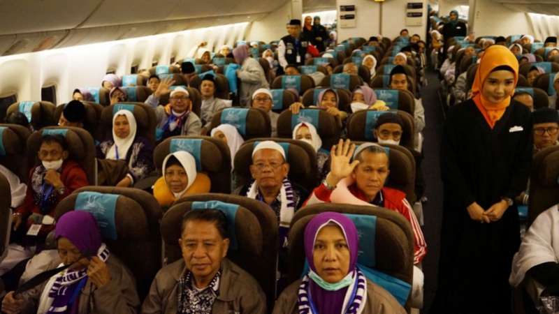 Jemaah haji Indonesia dengan maskapai Garuda Indonesia