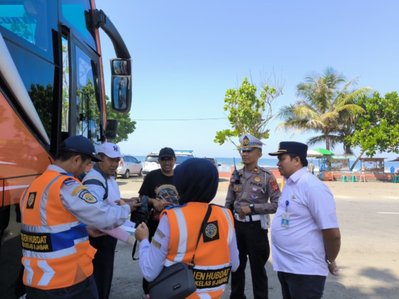 Pemeriksaan bus pariwisat oleh BPTD Jabar