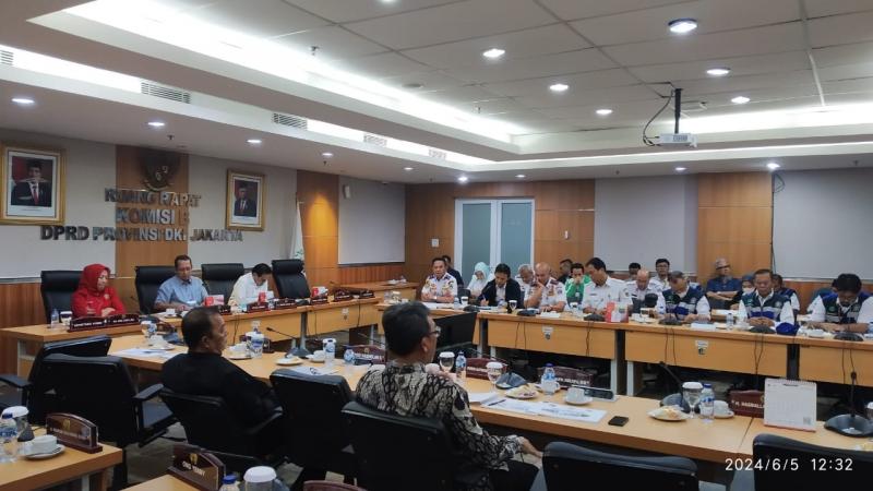 Mediasi INSA Jaya dan Dishub Jakarta, di ruang rapat  Komisi B DPRD Jakarta