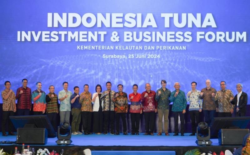 Indonesia Tuna Investment and Business Forum (ITIBF) di Surabaya, Jawa Timur, Selasa (25/6/2024) resmi dibuka. IITBF 2024 sedikitnya dihadiri oleh 300 peserta yang umumnya dari pelaku usaha. Dalam forum tersebut juga terjalin penandatangan kerjasama antar pelaku usaha untuk memperluas pasar komoditas ikan tuna.