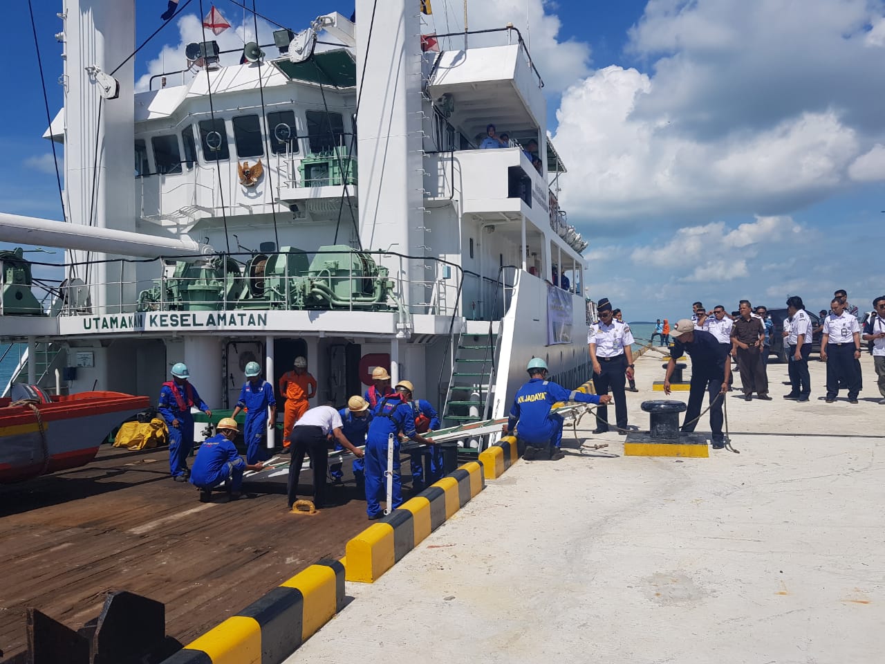 Uji Coba Sandar Kapal Di Pelabuhan Tanjung Mocoh Lancar