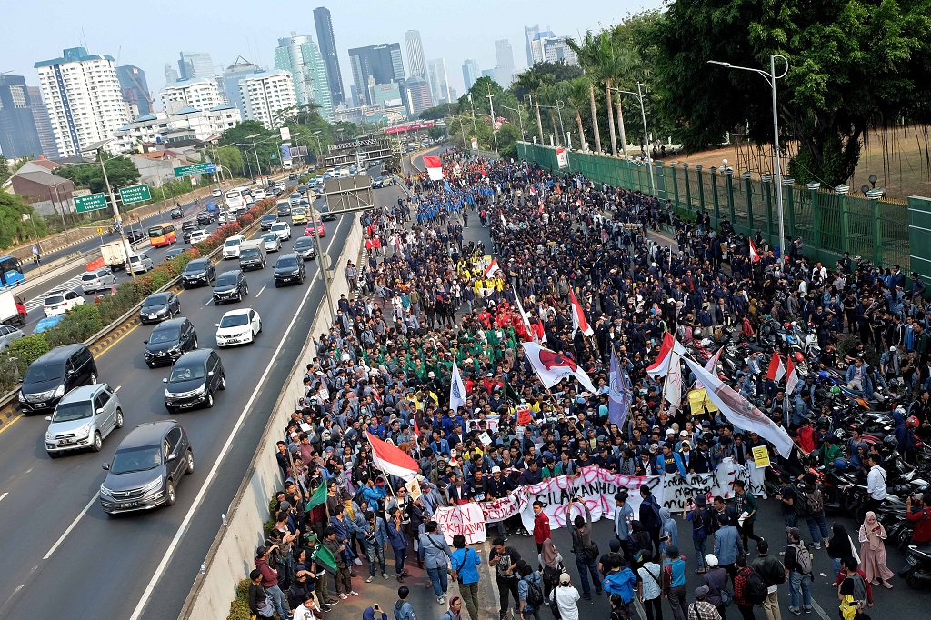 Ada Demo, Sejumlah Rute Transjakarta Dialihkan