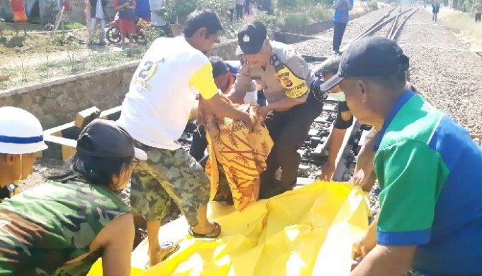 Perempuan Tewas Setelah Tertabrak Ka Barang Di Purwakarta